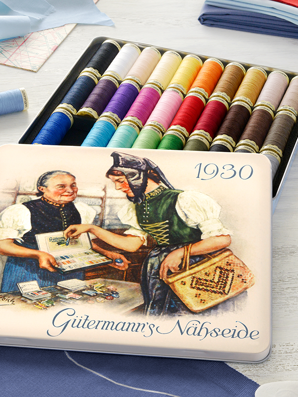 Divertimento creativo nel cucito: Contenitore con 30 spoline colorate per tutti gli usi del cucito