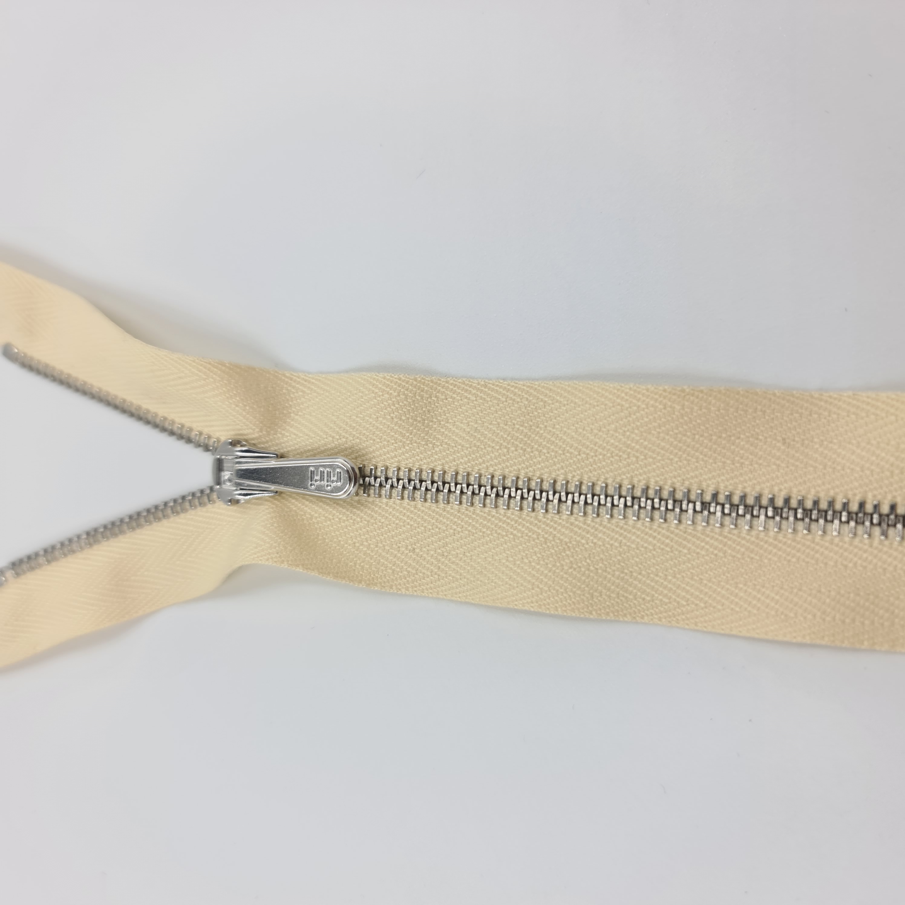 riri Metall 4 Hosen Ecru Col 2201